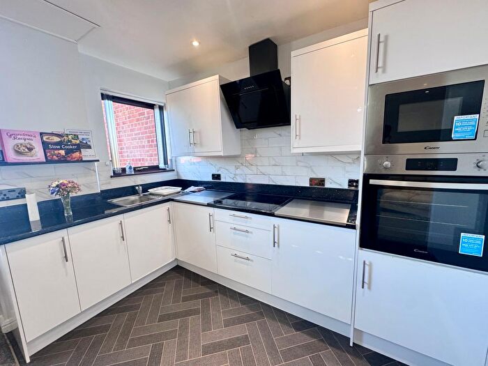 2 Bedroom Flat To Rent In Leen Court The Stretton, Nottingham, NG7