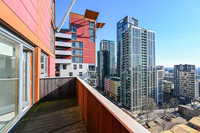 2 Bedroom Flat For Sale In Phoenix Heights West, Canary Wharf, London, E14