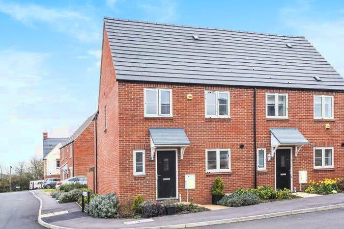 4 Bedroom Semi-Detached House To Rent In Bloxham, Oxfordshire, OX15