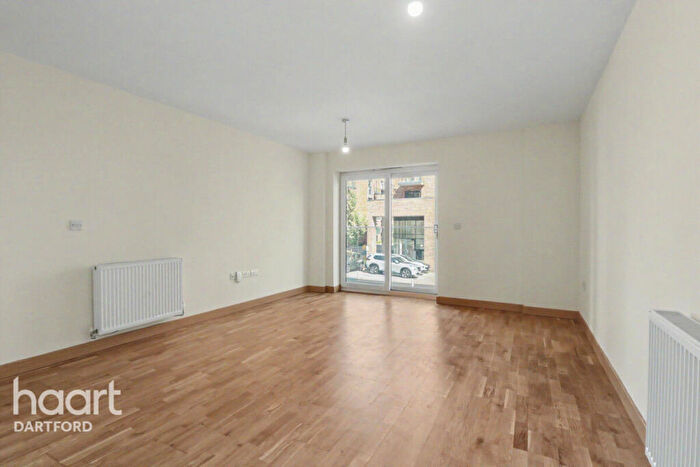 2 Bedroom Apartment For Sale In William Mundy Way, Dartford, DA1