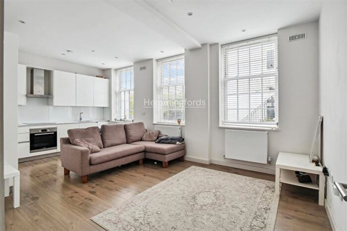 2 Bedroom Apartment To Rent In Rundell Crescent, Hendon, NW4