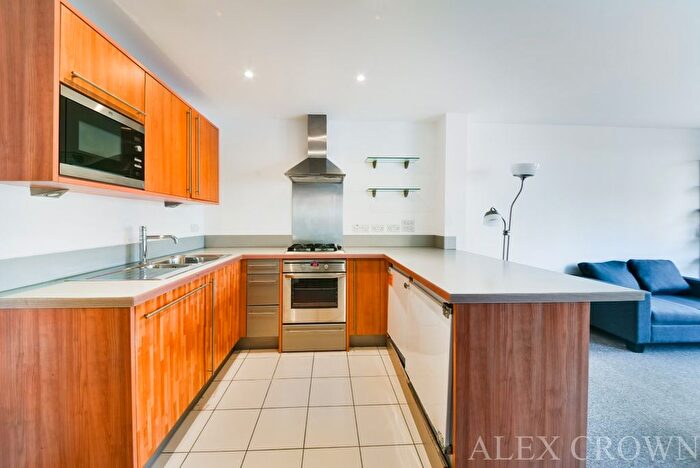 2 Bedroom Flat For Sale In Buckler Court, Eden Grove, Holloway, N7