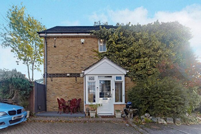 3 Bedroom Semi Detached House For Sale In Bristow Road, Croydon, Surrey, CR0