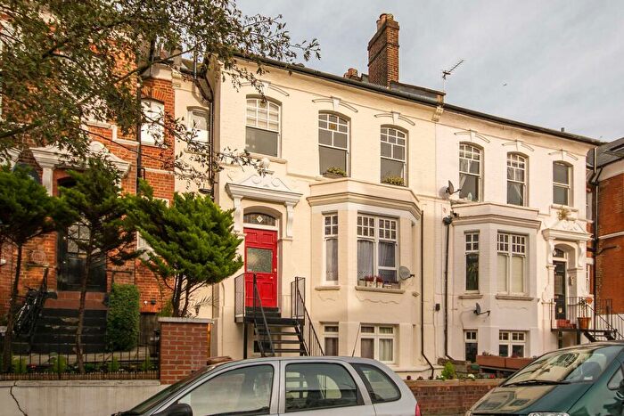 1 Bedroom Flat To Rent In Denver Road, Hackney, London, N16