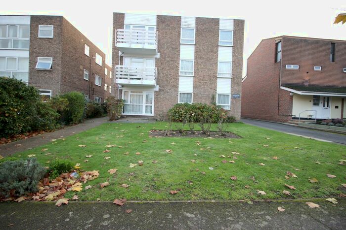 3 Bedroom Flat To Rent In The Park, Sidcup, Kent, DA14