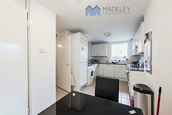 3 Bedroom Property To Rent In Lily Close, London, W14