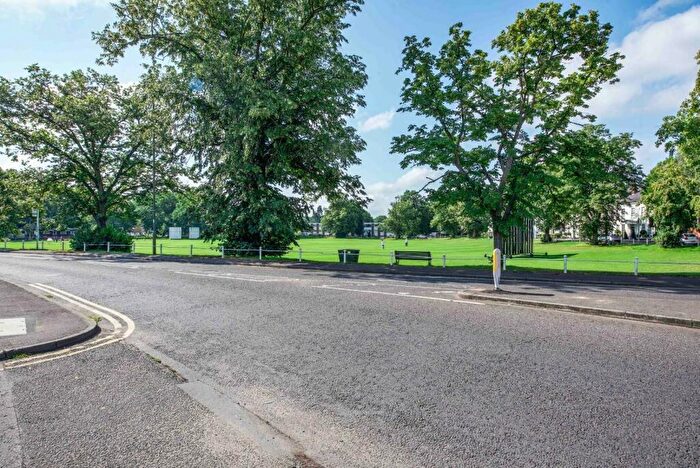 3 Bedroom Apartment To Rent In Temple Market, Queens Road, Weybridge, KT13