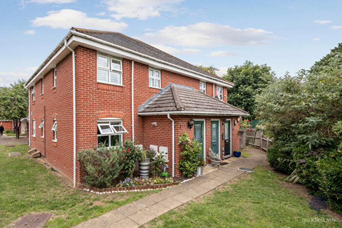 1 Bedroom Apartment To Rent In Aragon Place, Morden, SM4