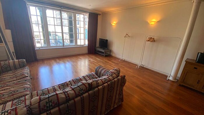 2 Bedroom Apartment To Rent In Barry Lane, Cardiff, CF10