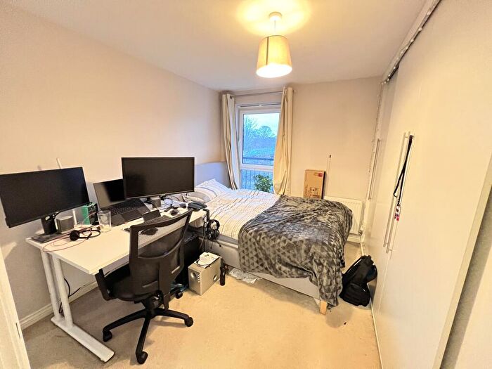 2 Bedroom Apartment To Rent In Russet Drive, St Albans, AL4
