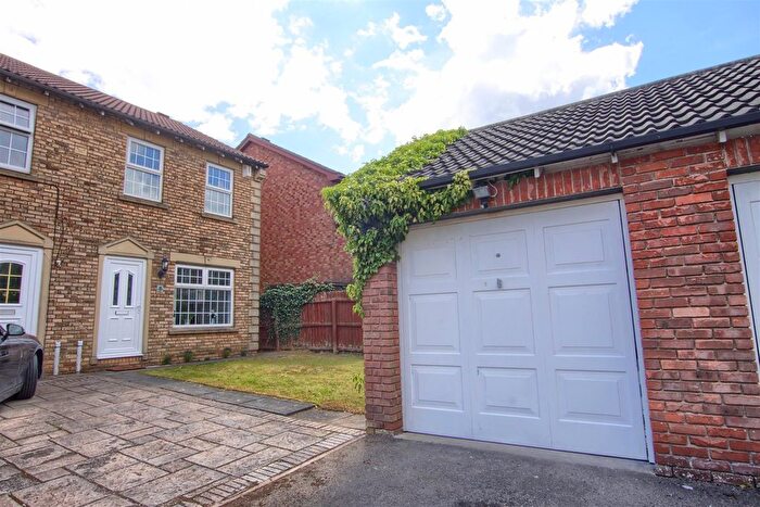 3 Bedroom Semi-Detached House To Rent In Farne Court, Ingleby Barwick, TS17