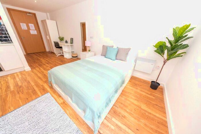 1 Bedroom Flat To Rent In The Studios, Plaza Boulevard, Liverpool, L8