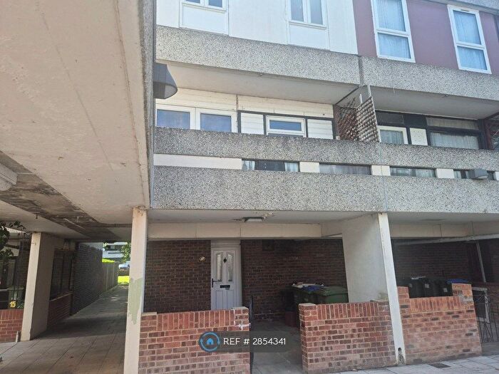 3 Bedroom End Terrace House To Rent In Mangold Way, Erith, DA18
