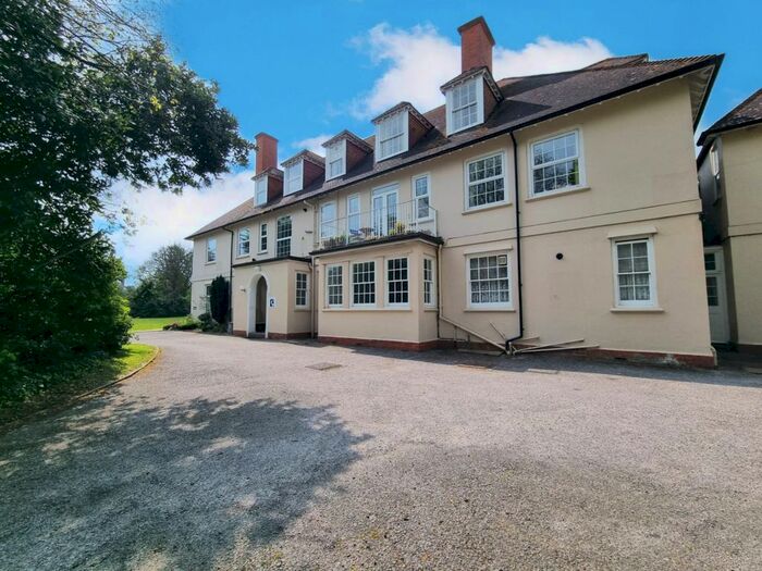 3 Bedroom Flat To Rent In Dixwell Road, Folkestone, CT20