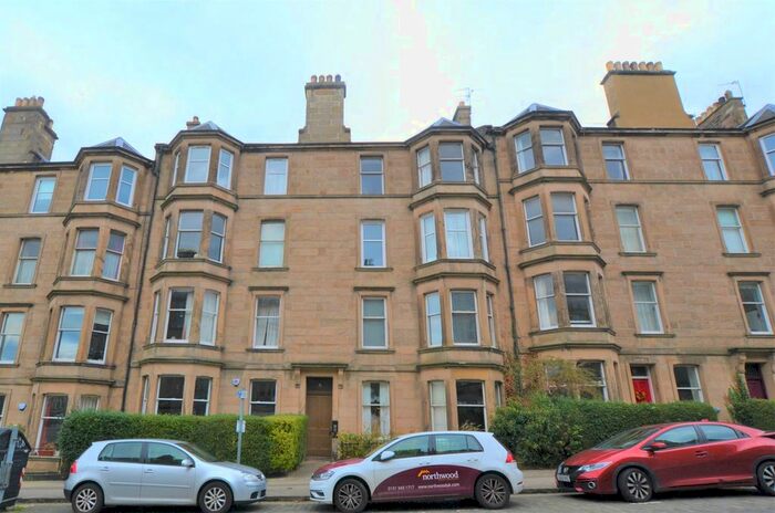 3 Bedroom Flat To Rent In Comely Bank Avenue, Edinburgh, EH4