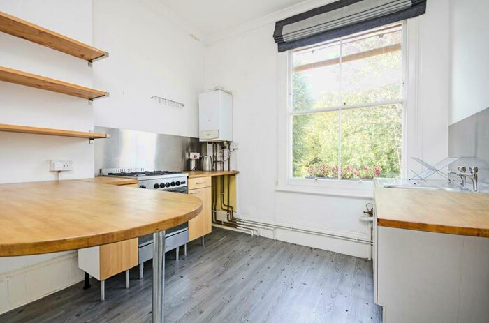 2 Bedroom Flat To Rent In St Marks Rise, Dalston, London, E8