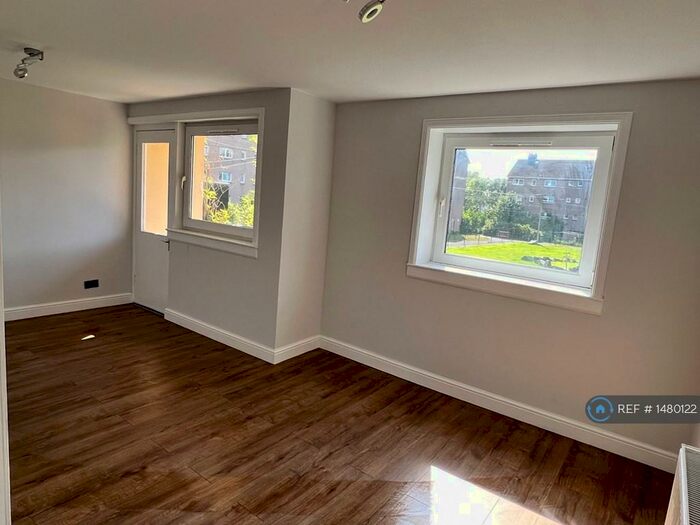 2 Bedroom Flat To Rent In Alan Breck Gardens, Edinburgh, EH4