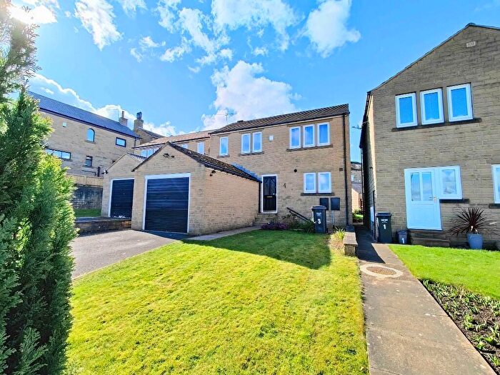 3 Bedroom Detached House For Sale In Hardy Place, Hove Edge, Brighouse, West Yorkshire, HD6