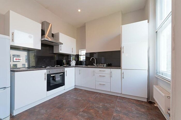 2 Bedroom Apartment For Sale In The Avenue, Queens Park, NW6