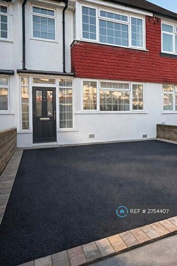 3 Bedroom Terraced House To Rent In Rochford Way, Croydon, CR0