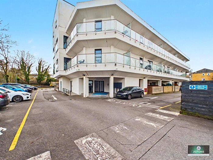 2 Bedroom Flat For Sale In Russell Way, Crawley, RH10