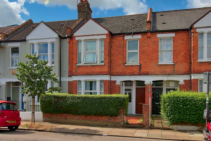 2 Bedroom Flat To Rent In Trevelyan Road, London, SW17