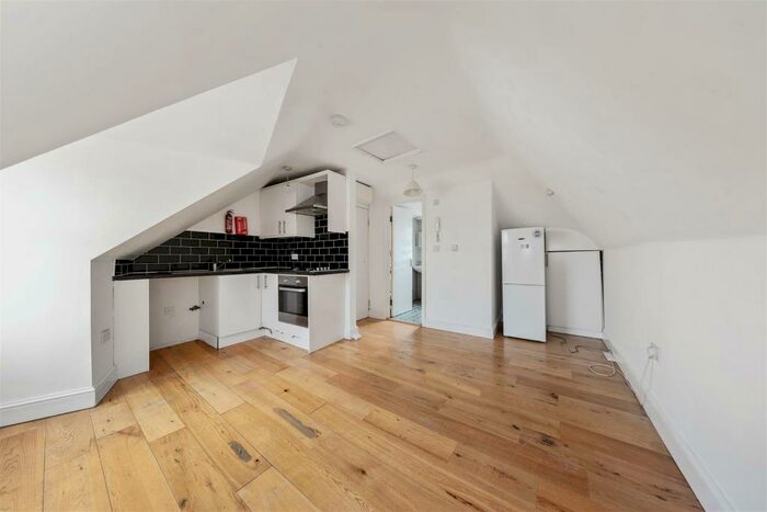 Studio To Rent In Hoe Street, Walthamstow, E17