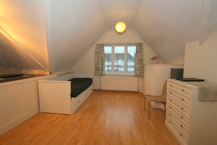 Flat To Rent In Great North Road, Highgate, N6
