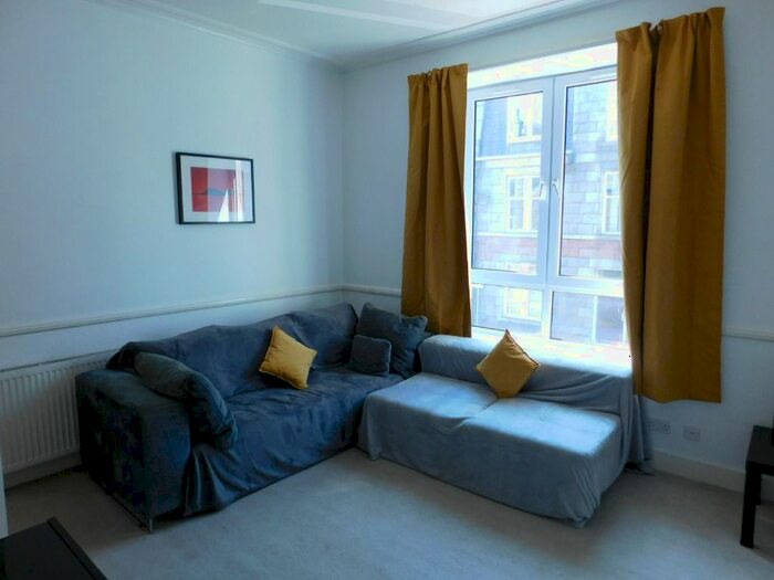 2 Bedroom Flat To Rent In Wallfield Place, Rosemount, Aberdeen, AB25