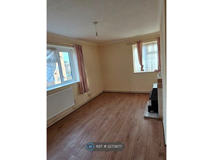 2 Bedroom Flat To Rent In Bradfield Drive, Barking, IG11