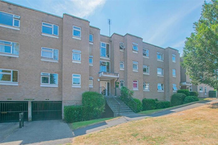 1 Bedroom Flat To Rent In Woodgrange Court, Rawdon Drive, Hoddesdon, Herts, EN11