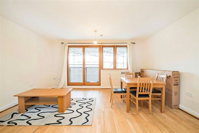 2 Bedroom Flat For Sale In Meath Crescent, Bethnal Green, E2