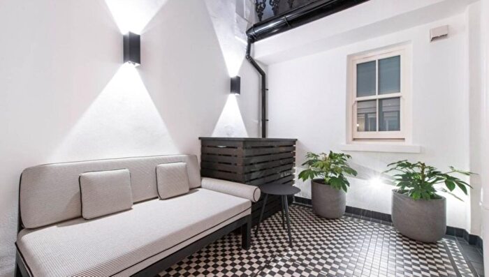 3 Bedroom Flat To Rent In Prince Of Wales Terrace, Kensington, W8