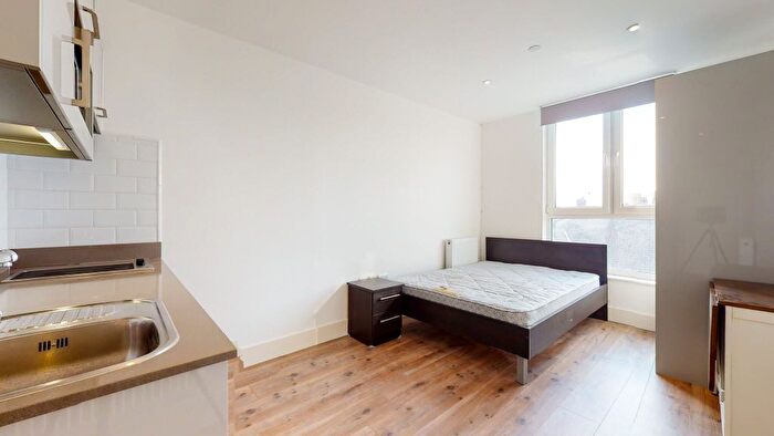 Studio To Rent In Kilburn High Road, London, NW6