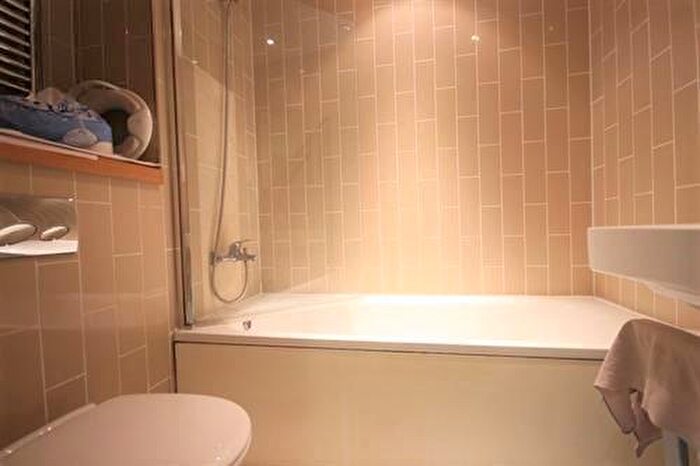 1 Bedroom Flat For Sale In Arboretum Place, Barking, IG11