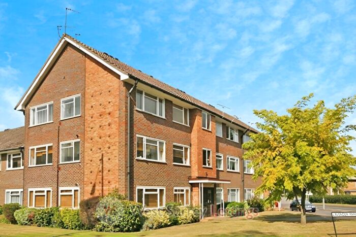 2 Bedroom Flat To Rent In Lavender Park Road, West Byfleet, Surrey, KT14