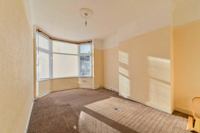 2 Bedroom Maisonette To Rent In Park Avenue, Mitcham, CR4