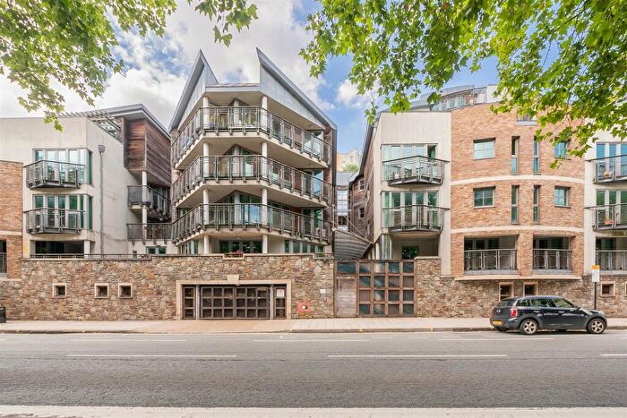 2 Bedroom Apartment To Rent In Hotwell Road, Bristol, BS8