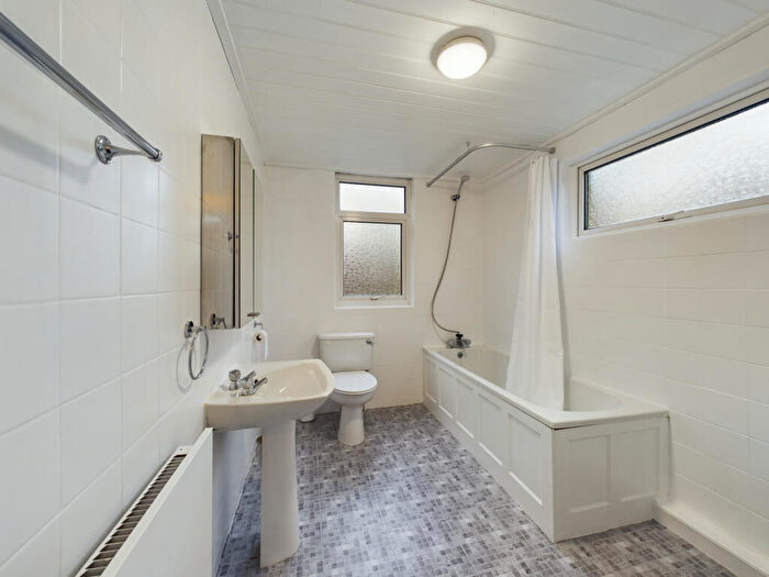 2 Bedroom Apartment To Rent In Queen Anne Avenue, Bromley, Kent, BR2