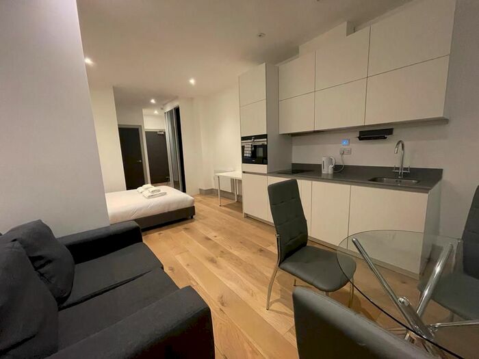 Studio To Rent In Lawrence Road, London, N15