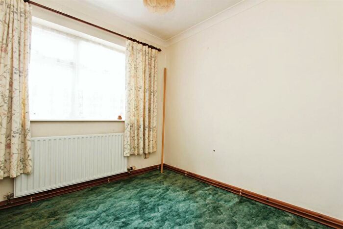 3 Bedroom Bungalow For Sale In Keycol Hill, Bobbing, Sittingbourne, ME9