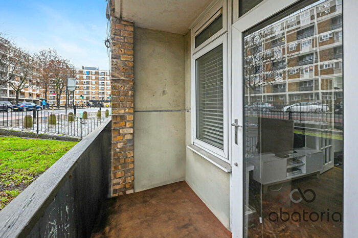 3 Bedroom Terraced House For Sale In Wyllen Close, London, E1