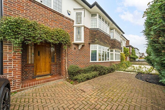 4 Bedroom Property To Rent In Copse Hill, London, SW20