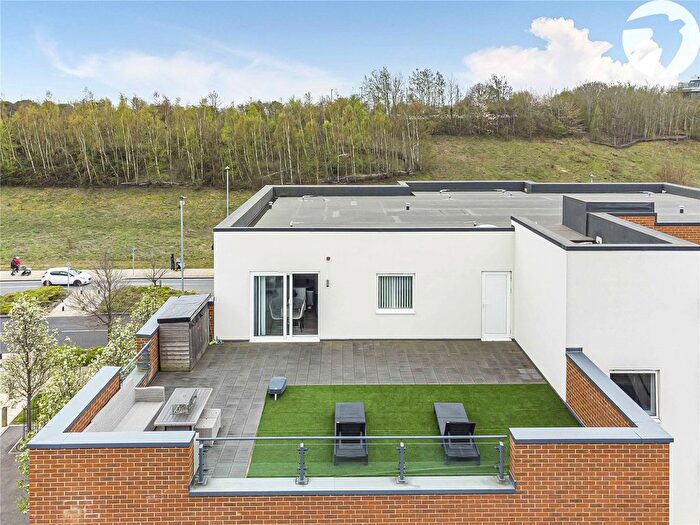 2 Bedroom Flat For Sale In Lett Lane, Castle Hill, Ebbsfleet Valley, Swanscombe, DA10