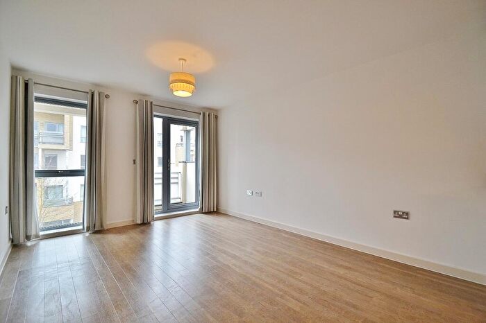 2 Bedroom Flat To Rent In Glenalmond Avenue, Cambridge, CB2