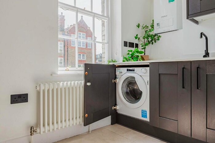 2 Bedroom Apartment To Rent In Cable Street, London, E1