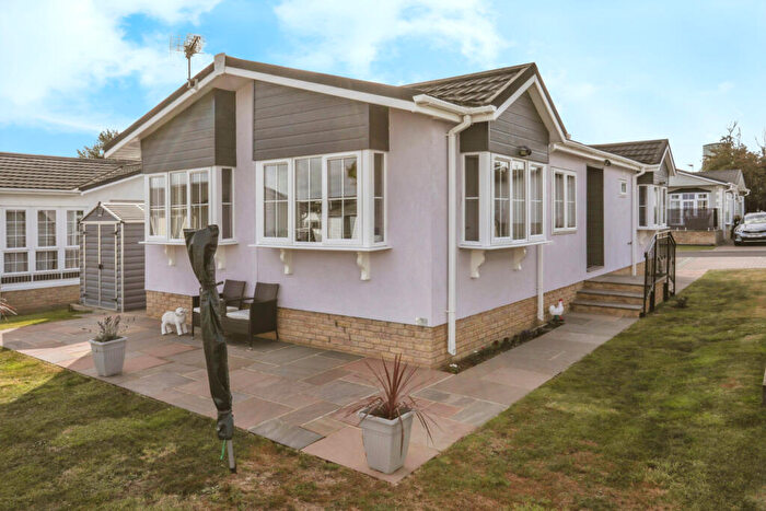 2 Bedroom Park Home For Sale In Ipswich, Suffolk, IP9