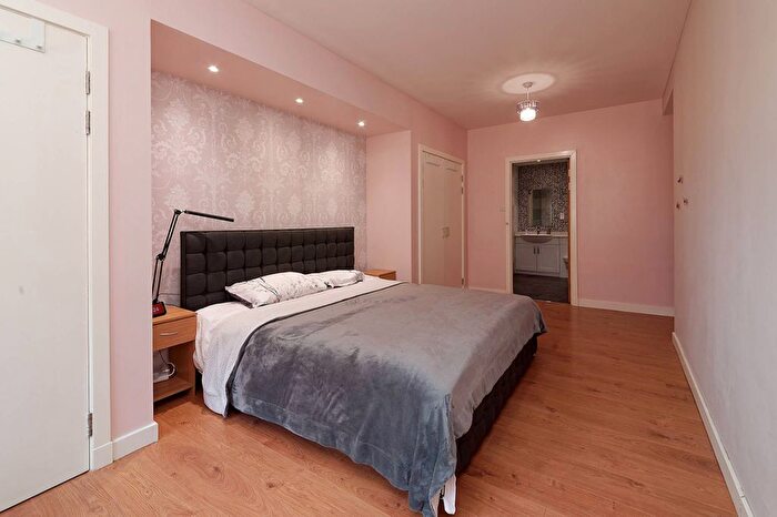 2 Bedroom Flat For Sale In Castlebank Place, Glasgow Harbour, Glasgow, G11