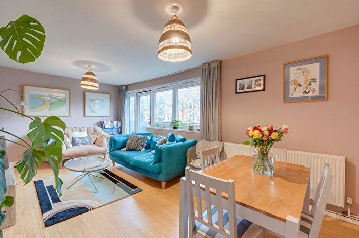 2 Bedroom Flat For Sale In Devonshire Road, Forest Hill, SE23