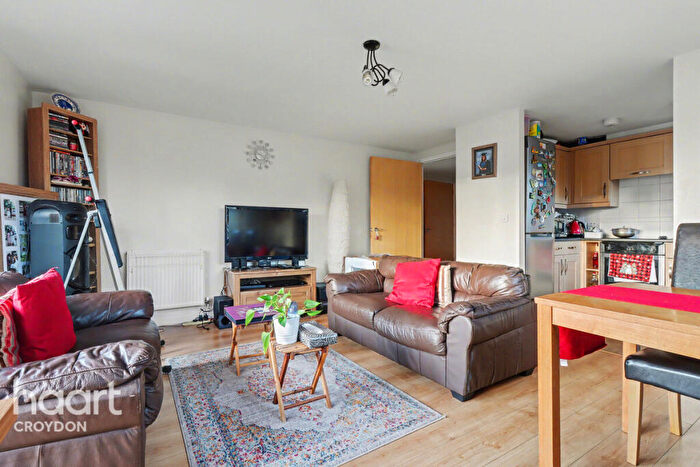 2 Bedroom Flat For Sale In Goodman Crescent, Croydon, CR0
